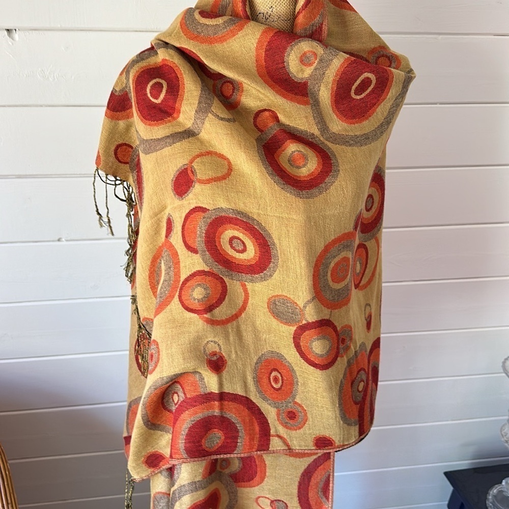 🧡💛🧡 Beautiful scarf wrap, orange tan circle design, drape shawl - Picture 2 of 9